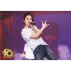 中古生写真(女性) 大島優子/ライブフォト・横型・膝上・シャツ白・右手指立て・左手マイク/DVD・Blu-ray「AKB48劇場オープン10周年記念祭＆AKB4