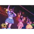 中古生写真(AKB48・SKE48) 大和田南那・板野友美・小嶋真子/ライブフォト・横型・膝上・衣装青・オレンジ・赤・右手上げ・左手マイク/DVD・Blu-