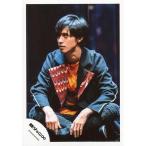 中古生写真(ジャニーズ) 関ジャニ∞/錦戸亮/全身・座り・あぐら・衣装黒.赤.オレンジ・目線左・背景黒/『NOROSHI』PV&ジャケ写撮