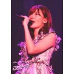 中古生写真(AKB48・SKE48) 小嶋陽菜/ライブフォト・バストアップ・衣装白.グレー・花柄・左手マイク・左向き・照明ピンク/DVD＆Blu-ray B