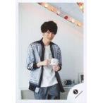 中古生写真(ジャニーズ) ジャニーズJr./深澤辰哉/上半身・衣装青白紺・両手でマグカップ持つ・体正面/17春 ジャニーズJr.「ジャニ