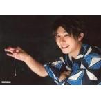 中古生写真(男性) 上仁樹/横型・バストアップ・浴衣水色・黒・線香花火・背景黒/ツキプロ文化祭「死にかけ男が転生目指して芸能界で頑張ります!