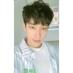 中古コレクションカード(男性) SEVENTEEN/WONWOO(ウォヌ)/バストアップ・衣装白.青・ストライプ柄・口閉