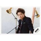 中古生写真(ジャニーズ) 嵐/大野智/横型・上半身・衣装黒・体左向き・左手後ろ/公式生写真