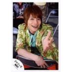 中古生写真(ジャニーズ) ジャニーズWEST/中間淳太/膝上・座り・衣装緑.青・左手前・右手椅子の背もたれ・笑顔/公式生写真