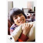 中古生写真(ジャニーズ) 7WEST/重岡大毅/顔アップ・衣装赤白黒・右手クッション・笑顔/公式生写真