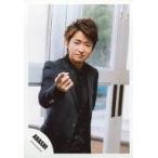 中古生写真(ジャニーズ) 嵐/大野智/上半身・衣装黒・右手指差し/公式生写真