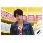 中古生写真(ジャニーズ) 嵐/櫻井翔/横型・上半身・衣装紺白・ポップコーン・背景黄色/公式生写真