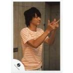 中古生写真(ジャニーズ) KinKan/平野紫耀/上半身・衣装オレンジ・白のボーダー柄・両手指立て・背景グレー/公式生写真