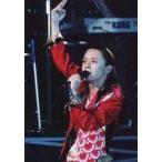 中古生写真(ジャニーズ) 関ジャニ∞/渋谷すばる/ライブフォト・上半身・衣装赤・左手マイク・右手上げピース・目線左・枠無し/公式生写真
