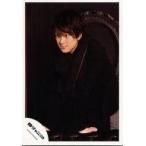 中古生写真(ジャニーズ) 関ジャニ∞/横山裕/上半身・座り・衣装黒・目線左・背景黒/公式生写真
