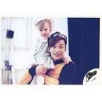 中古生写真(ジャニーズ) SMAP/香取慎吾/横型・バストアップ・衣装オレンジ・黒・サングラス・肩に子供/公式生写真
