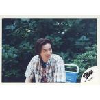 中古生写真(ジャニーズ) SMAP/中居正広/横型・座り・イス青・目線横・青シャツ・チェック柄のシャツ・背景緑/公式生写真