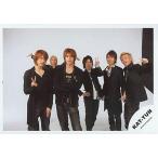 中古生写真(ジャニーズ) KAT-TUN/6人/横型/膝上/黒衣装/田口金髪/亀梨左手ピース