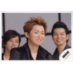 中古生写真(ジャニーズ) 嵐/大野智・松本潤・二宮和也/横型・松本・二宮ボケてる・衣装黒/公式生写真