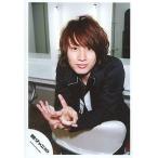 中古生写真(ジャニーズ) 安田章大/座り/右手ピース/背景鏡