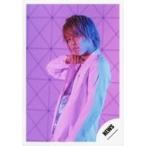 中古生写真(ジャニーズ) NEWS/手越祐也/上半身・衣装白・銀・左向き・右手顎・首傾げ・照明ピンク/「NEWS LIVE TOUR 2019WOR