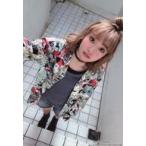中古コレクションカード(女性) 大橋彩香/全身・衣装白・黒・水色・黄色・赤・右手上げ・アングル上/「大橋彩香 バースデーイベント