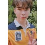 中古コレクションカード(男性) SEVENTEEN/VERNON(バーノン)/衣装黄・左手ピース・裏面ベージュ/CD「3RD A