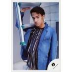 中古生写真(ジャニーズ) 関西ジャニーズJr./草間リチャード敬太 /上半身・衣装青.黒・右手脚立・左