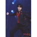 中古アイドル SixTONES/松村北斗/ライブフォト・膝上・衣装黒・赤・左向き・口開き/「少年たち To be!」ステージフォト第1弾