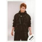 中古生写真(ジャニーズ) SixTONES/森本慎太郎/膝上・衣装黒・両手下・目線右・背景白/「TrackONE -IMPACT-」グッズオフショット/公式生写