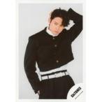 中古生写真(ジャニーズ) SixTONES/松村北斗/膝上・衣装黒・白・左手頭・右手ポケット・目線左・背景白/「アクリルスタンドII」オフショット/公