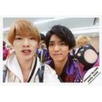 中古生写真(ジャニーズ) ジャニーズJr./深澤辰哉・正門良規/横型・バストアップ・衣装白・紫・深澤歯見せ・正門左手グー/Joh