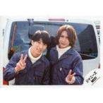 中古生写真(ジャニーズ) ジャニーズWEST/□田崇裕・藤井流星/横型・バストアップ・衣装紺.白・□田右手ピース・藤井左手ピース/ア