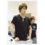 中古生写真(ジャニーズ) ふぉ〜ゆ〜/越岡裕貴/上半身・衣装黒・グレー・右向き・両手腰・目線右/公式生写真