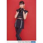 中古生写真(ハロプロ) モーニング娘。’20/岡村ほまれ/全身(足見切れ)・背景赤/モーニング娘。’20 生写真『“KOKORO＆KARADA”各メンバ