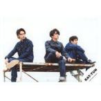中古生写真(ジャニーズ) KAT-TUN/集合(3人)/横型・全身/「KAT-TUN LIVE TOUR 2023 Fantasia」グッズオフショット/公式