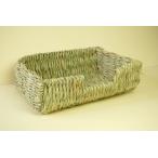  река . лежать на полу диван широкий 