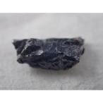 イットロクラサイト(Yttrocrasite-Y)イットロベタフォ石(Yttrobetafite-Y) Arendal, Aust-Agder, Norway 産　寸法　：　6.7X3.6X1.7mm/0.55cts