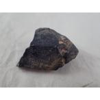コルンブ石(Ferroclumbite) (FeMnNb?O?） Iveland,Aust-Agder, Norway 産　寸法　：　30.1X22.1X15.6mm/19g　コレクションケース付