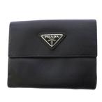 プラダ PRADA 二つ折り財布 コンパクトウォレット スクエア 三角プレート ロゴ レザー ワンポイント ワンカラー 黒 ブラック /BB ■OH