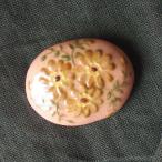 陶器のブローチ益子焼焼きもの花柄花模様ピンク楕円ナチュラルギフトわかさま陶芸