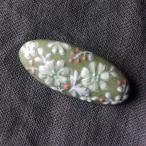 陶器のブローチ【ノースポール / モスグリーン】 益子焼 焼きもの 花柄 花模様 手描き 緑 ナチュラル かわいい ギフト わかさま陶芸