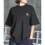 tシャツ ANTI LOGO emb S/S T-SHIRTS/スラッシャーボックスシルエットワンポイント刺繍ブランドロゴ半袖Tシャツ メンズ レディ