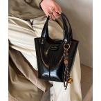 ショッピングエナメルバッグ ハンドバッグ 2WAY バケツ型 チャーム付き フェイクレザーショルダーバッグ cula1086