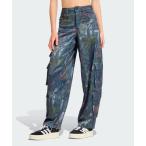 カーゴパンツ アディダス オリジナルス リーフ カモフラージュプリント サテン カーゴパンツ / adidas Originals Leaf Camo