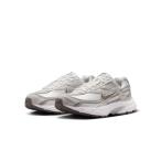 スニーカー NIKE/ナイキ レディース スニーカー シルバー ナイキ ウィメンズ イニシエーター IB4339-001 レディース