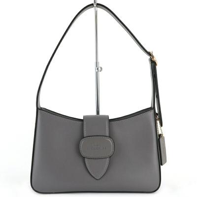 COACH レディースショルダーバッグ（色：グレー系）｜バッグ