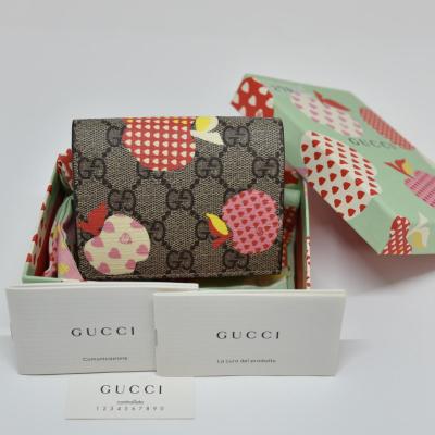 財布 二つ折り グッチ 未使用(ファッション)(柄:ロゴ)の 財布 二つ折り グッチ 未使用(ファッション)(柄:ロゴ)の