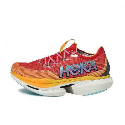 HOKA ONEONE マラソン、ランニングシューズ（色：オレンジ系