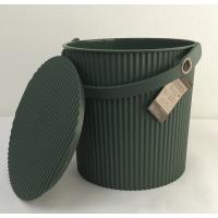 作業ラクラク 座れるバケツ ガーデンツールバケット グリーン S 8l ガーデン雑貨をオシャレに収納 土作りや花がら摘みに ガーデニング ゴミ箱 八幡化成 ガーデン屋 Yahoo 店 通販 Yahoo ショッピング