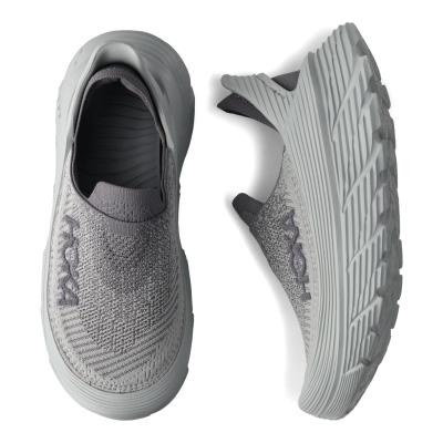 HOKA ONE ONE RESTORE厚底ホワイトスリッポンシューズ HOKA ONE ONEのパフォーマンスフットウェアをホワイトとグレーで