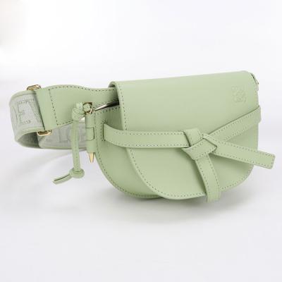 LOEWE（ロエベ） 中古・未使用 斜め掛け ショルダーバッグ ゲート