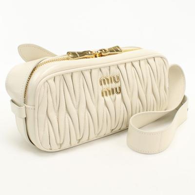 miu miu レディースショルダーバッグ（色：ホワイト系）｜バッグ