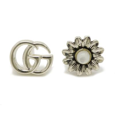 美品 GUCCI グッチ マザーオブパール gg マーモント ピアス GUCCI グッチ マーモント ダブルG フラワー スタッドピアス GG